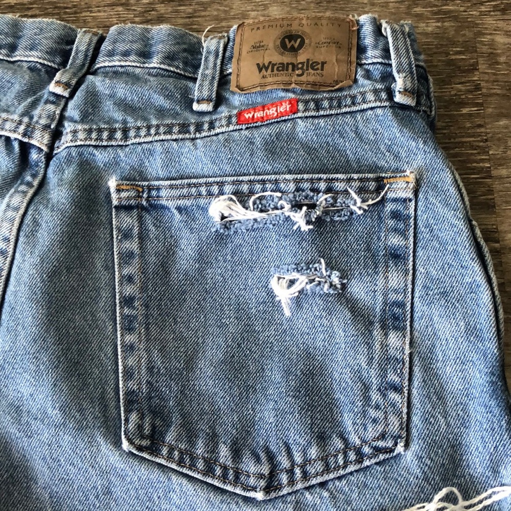 Wrangler high waisted shorts - Picture 3 of 8